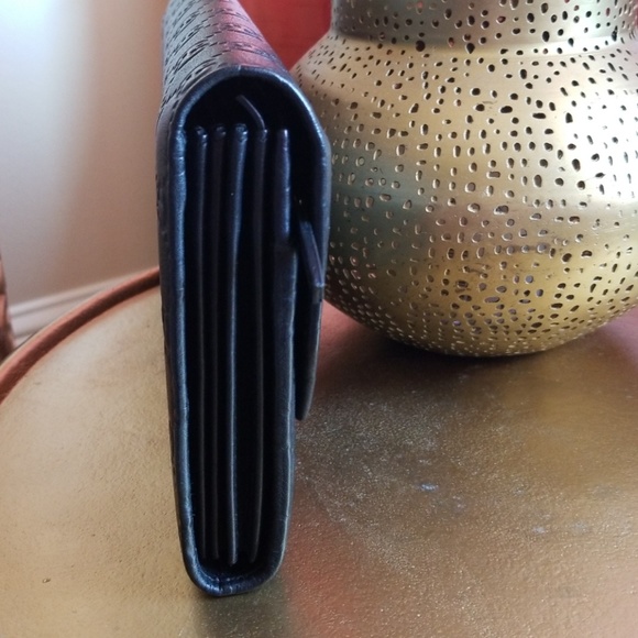 Authentic Gucci Voyager  clutch - Picture 3 of 11